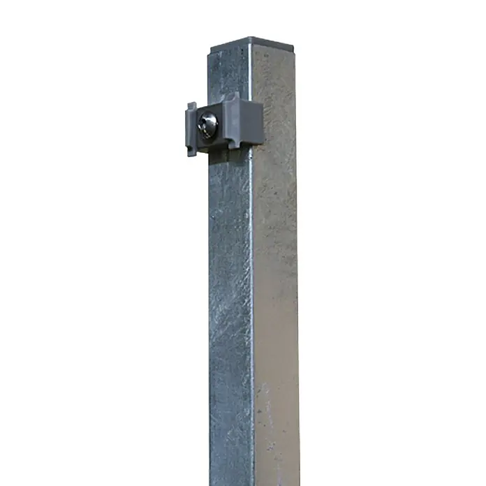 Hadra Zaunpfosten - Grau, 40 x 40 x 1.500 mm, Metall - Ein verzinkter Vierkantpfosten mit einer grauen Halterung, die ein kleines, kugelförmiges Objekt hält. Ideal für Zäune und Schilder.