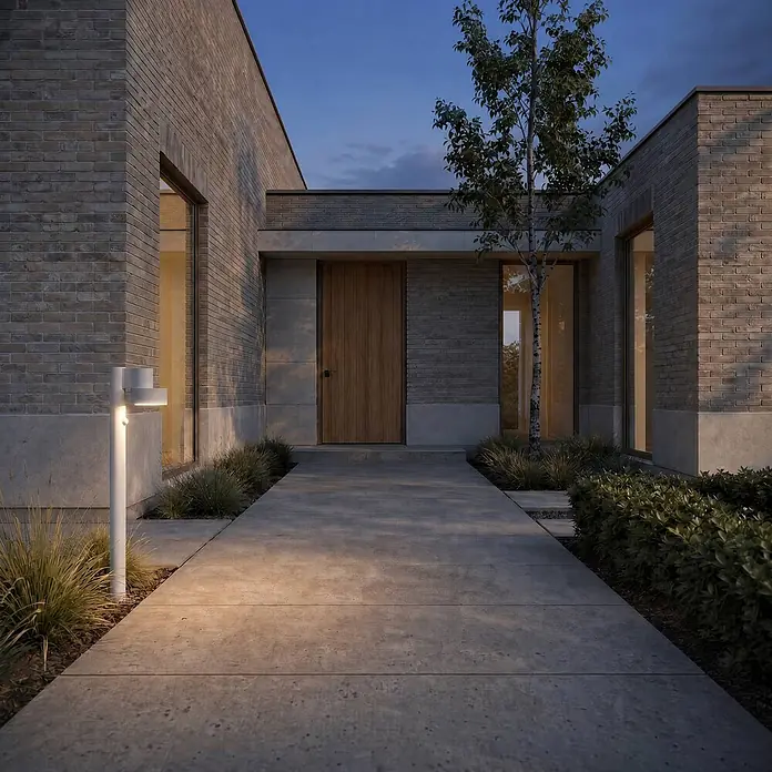 Lucande LED Wegeleuchte in hellgrau, mit Bewegungsmelder, Gartenlampe -  - Weiße Pollerleuchte beleuchtet einen Betonweg vor einem modernen Hauseingang.