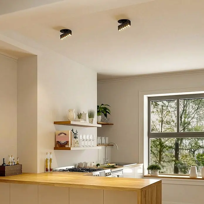 Lindby Deckenleuchte Eldrin - schwarz, schwarz - Zwei kompakte schwarze LED-Deckenleuchten, die eine moderne Küche beleuchten.