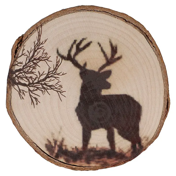 Untersetzer - 1 Stk., Sortiert, Durchmesser: 10 cm - Rundes Holzscheibchen mit Rinde, darauf ein eingebranntes Hirsch-Schattenbild und Astmotiv.