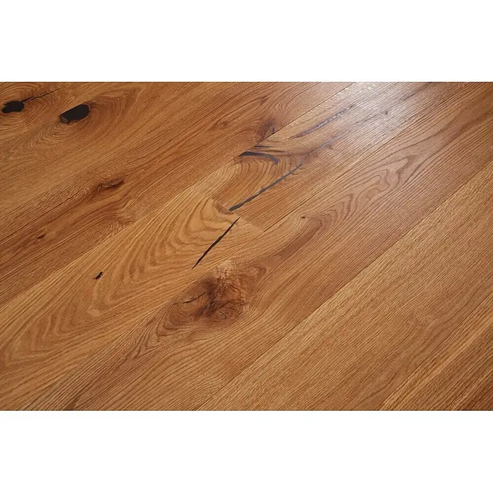 Parkett Eiche Bochum - Braun, Landhausdiele, 1.900 x 150 x 14 mm - Naturholz-Dielenboden mit deutlicher Maserung, Ästen und dunklen, gefüllten Rissen in hellbraunen Tönen.