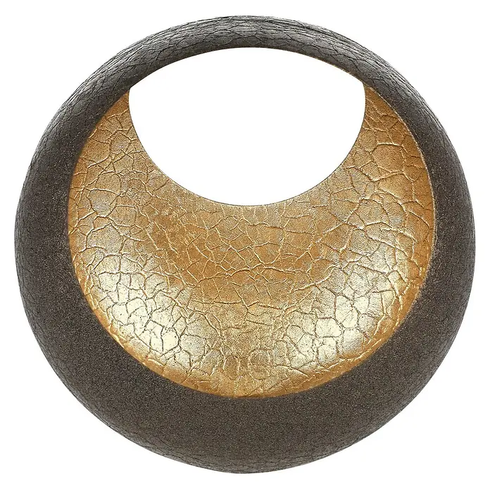 Teelichthalter Izzy - Durchmesser: 11 cm, Metall, Bronze - Rundes, dunkelgraues strukturiertes Objekt mit mondförmigem goldenem, rissigem Inneren.