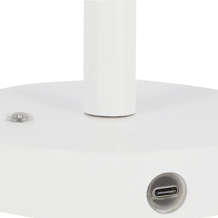 Markslöjd Standstern Noella - Ø x H: 35 x 62 cm, Weiß, LED, Akkubetrieben - Weiße Produktbasis mit silbernem USB-C-Ladeanschluss, kleinem silbernen Knopf und weißer zylindrischer Säule.
