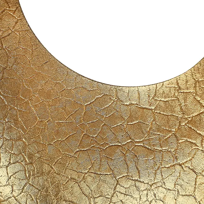 Teelichthalter Izzy - Durchmesser: 11 cm, Metall, Bronze - Goldenes, rissiges, strukturiertes Material mit einer ausgeprägten gekrümmten Kante.