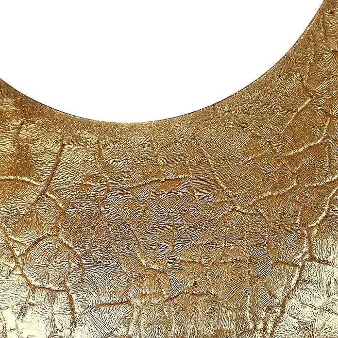 Teelichthalter Izzy - Durchmesser: 16 cm, Metall, Bronze - Goldenes, strukturiertes, abstraktes Gebilde mit rissigem oder zerknittertem Aussehen, das eine geschwungene Form bildet.