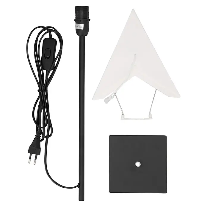Markslöjd Standstern Nellie - Ø x H: 35 x 55 cm, Weiß, Netzbetrieben - Zerlegte schwarze und weiße Schreibtischlampenkomponenten: schwarze Stange mit Fassung, Netzkabel, weißer dreieckiger Schirm, schwarze Basis.
