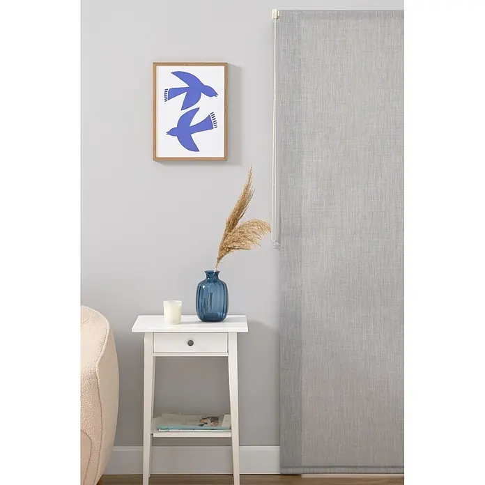 Estor enrollable Screen 5% Abu Dhabi - An x Al: 165 x 250 cm, Gris - Estor enrollable gris texturizado con cadena, instalado en una moderna habitación.