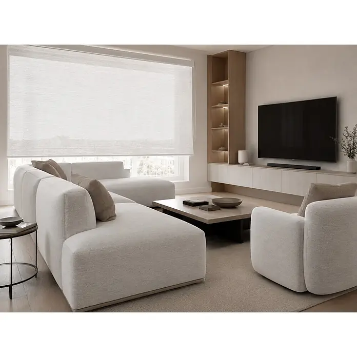 Estor enrollable Traslúcido Ares - An x Al: 200 x 250 cm, Blanco - Sofá seccional amplio y claro con sillón a juego en una sala de estar moderna con mesa de centro y persianas.