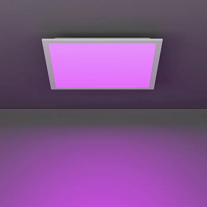 Eglo LED-Deckenleuchte Moradillo-Z - 21 W, L x B x H: 393 x 393 x 61 mm, Weiß, RGB - Quadratische Deckenleuchte mit silbernem Rahmen, die hellrosa Licht in einen violetten Raum abstrahlt.