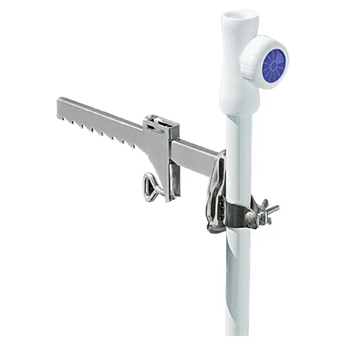 Doppler Balkonklammer - Verstellbar - Das Bild zeigt eine Detailaufnahme einer verstellbaren Infusionsständer-Halterung, die an einer Stange befestigt ist.