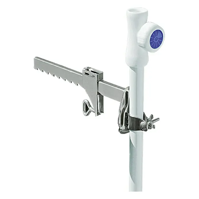 Doppler Balkonklammer - Verstellbar - Das Bild zeigt eine Detailaufnahme einer verstellbaren Infusionsständer-Halterung, die an einer Stange befestigt ist.