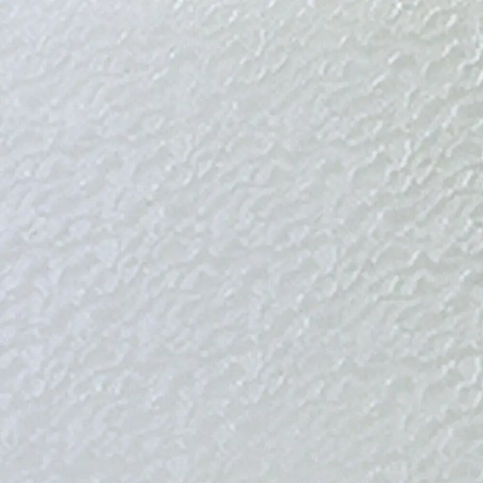 D-c-fix Glasfolie Snow - 200 x 67,5 cm, Transluzent, Selbstklebend - Nahaufnahme einer weißen, strukturierten Oberfläche, die an Rauputz oder grobes Papier erinnert. Ideal für Hintergründe oder Texturen.