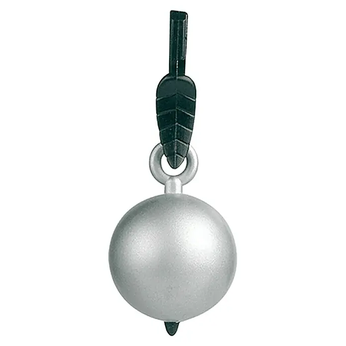 D-c-fix Tischdeckenhalter Kugel - 4 Stk., Silber - Nahaufnahme eines runden silbernen Pendelgewichts mit schwarzem Aufhänger, das an einem Faden hängt und ein sauberes, minimalistisches Design aufweist.