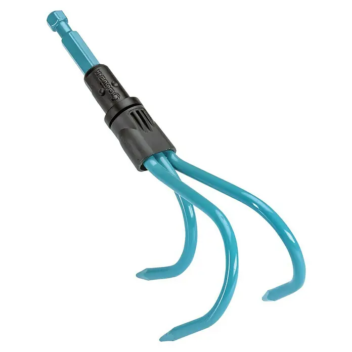 Gardena Combisystem Grubber - Arbeitsbreite: 9 cm, Anzahl Zinken: 3, Stahl - Gartengerät: Eine blaue Gardena Gartenkralle mit drei Zinken und einem schwarzen Griffstück, ideal zum Auflockern und Belüften des Bodens.