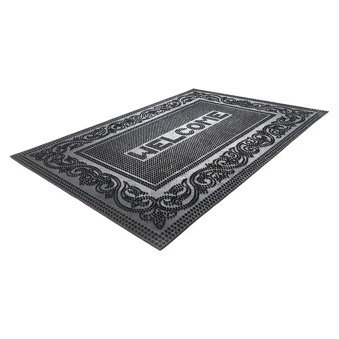 Fußmatte Elegant Entry 425 - 75 x 45 cm, Schwarz, Material Nutzschicht: 100 % Gummi - Graue Gummifußmatte mit 'WELCOME'-Schriftzug und dekorativen Rändern, abgewinkelte Ansicht.