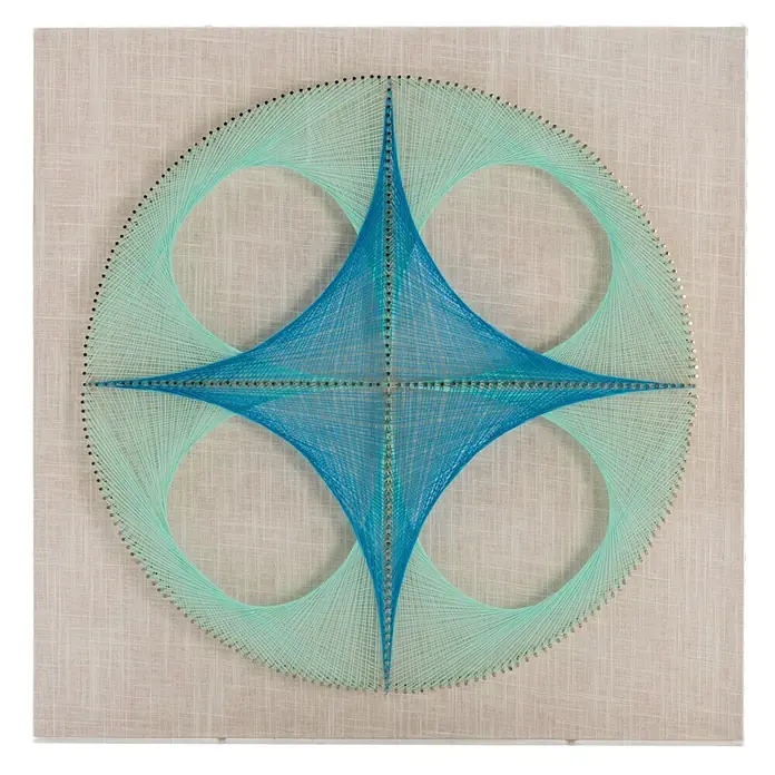 Bild Faden-Wandbild - Happiness, B x H: 45 x 45 cm - Fadenbild mit kreisförmigem Design aus mintgrünen und blauen Fäden, die einen zentralen Stern und äußere Schlaufen bilden.