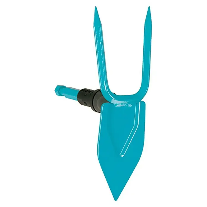 Gardena Combisystem Gartenhacke - Arbeitsbreite: 7 cm, Blattform: Herzförmig - Nahaufnahme einer türkisfarbenen Gardena-Bodenhacke mit zwei Zinken und einem Schaufelblatt für die Gartenarbeit.