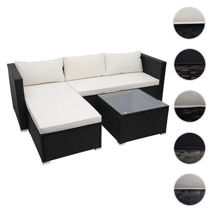 Proregal Loungemöbel-Set - 3 -tlg., Polyester, Kissen Creme ohne Dekokissen, Schwarz - Schwarze Rattan-Eckcouch mit cremefarbenen Kissen und einem Couchtisch mit Glasplatte.