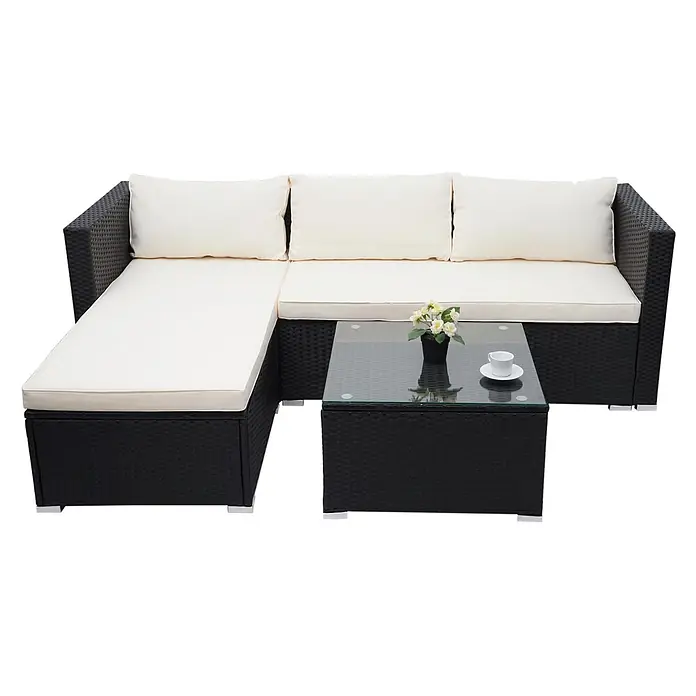 Proregal Loungemöbel-Set - 3 -tlg., Polyester, Kissen Creme ohne Dekokissen, Schwarz - Schwarzes Rattan-L-förmiges Outdoor-Sofa mit cremefarbenen Kissen und passendem Couchtisch mit Glasplatte.