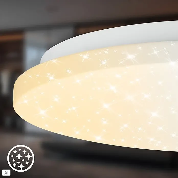 LED-Deckenleuchte rund Luminus - 24 W, Ø x H: 34 x 6 cm, Weiß, Warmweiß - Weiße Deckenleuchte mit funkelndem Sternen-Effekt, beleuchtet in einem Raum. Der Diffusor strahlt warmes Licht aus.