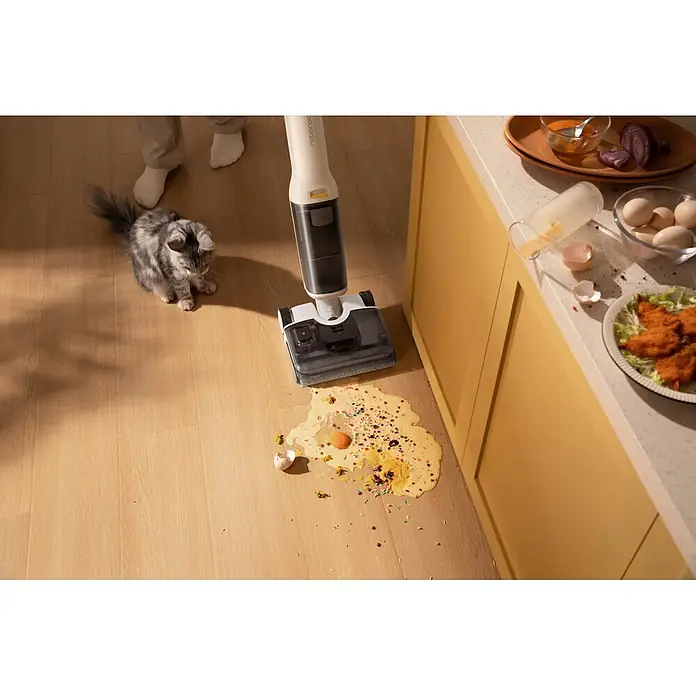 Roborock Akku-Nass-Trockensauger F25 RT Gen 2 - Saugkraft: 20.000 Pa, Akkulaufzeit: 22 min - 38 min, Wassertankvolumen: 870 ml - Weiß-dunkelgrauer Roborock Bodenreiniger zum Reinigen von verschütteten Speisen und Eiern auf Küchenboden.