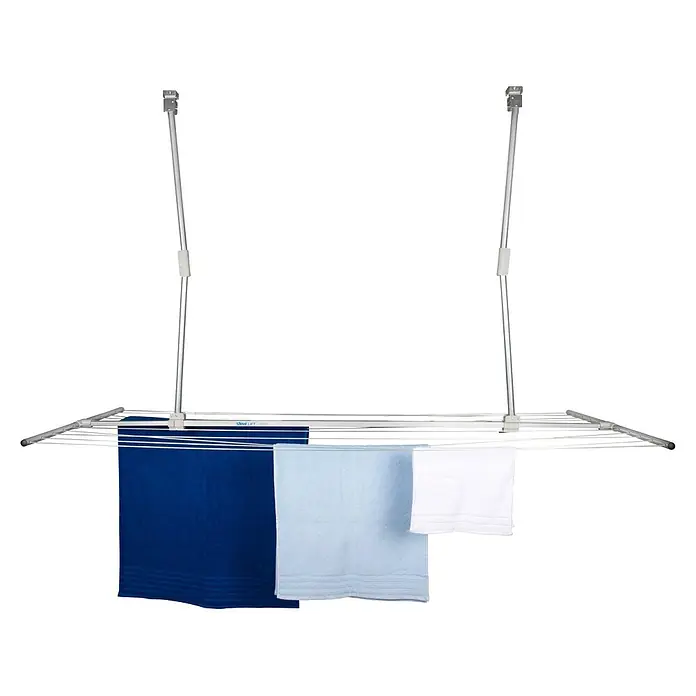Stewi Deckenwäschetrockner 272 - alu - Deckenwäschetrockner aus silberfarbenem Aluminium und Kunststoff, an dessen Leinen drei Handtücher hängen.