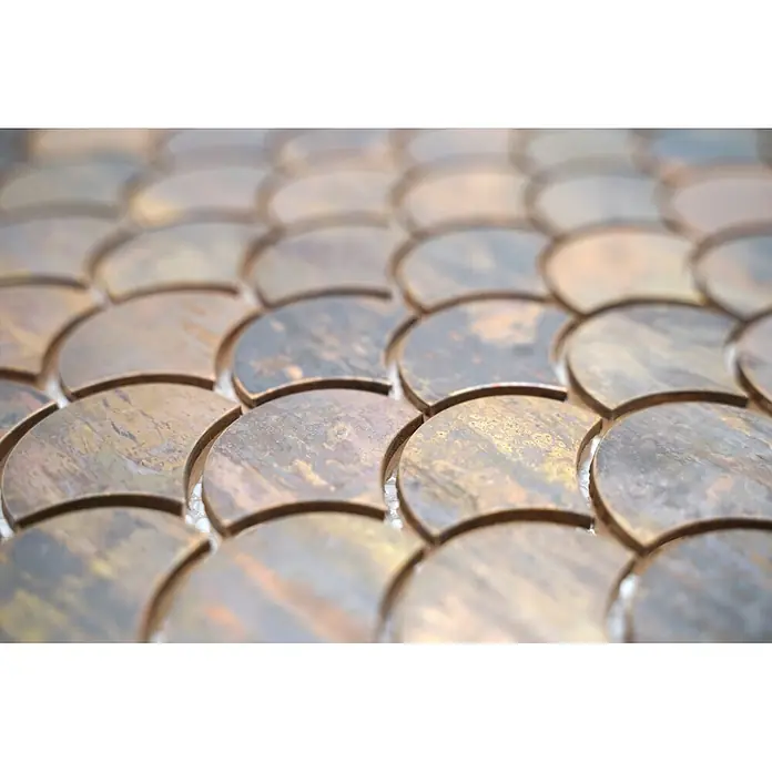Mosaikfliese Fächer XK FS 46 - 28,3 x 29,2 cm, Kupfer, Matt - Metallische Fischschuppenfliesen mit verwitterter, irisierender Oberfläche.
