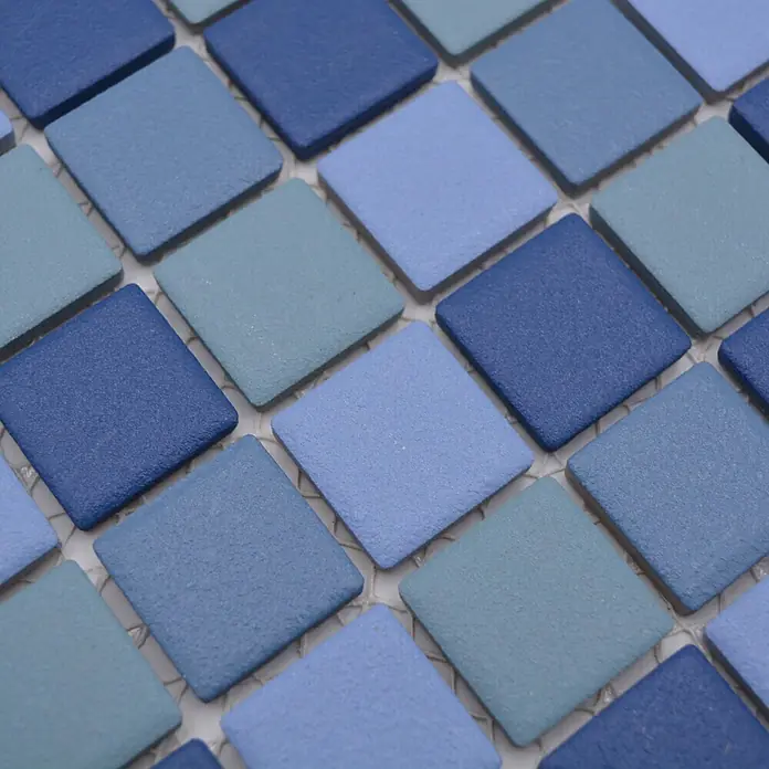 Mosaikfliese Mix JT AT 251 - 32,6 x 30 cm, Blau, Matt - Quadratische Mosaikfliesen mit matter Oberfläche in verschiedenen Blautönen.