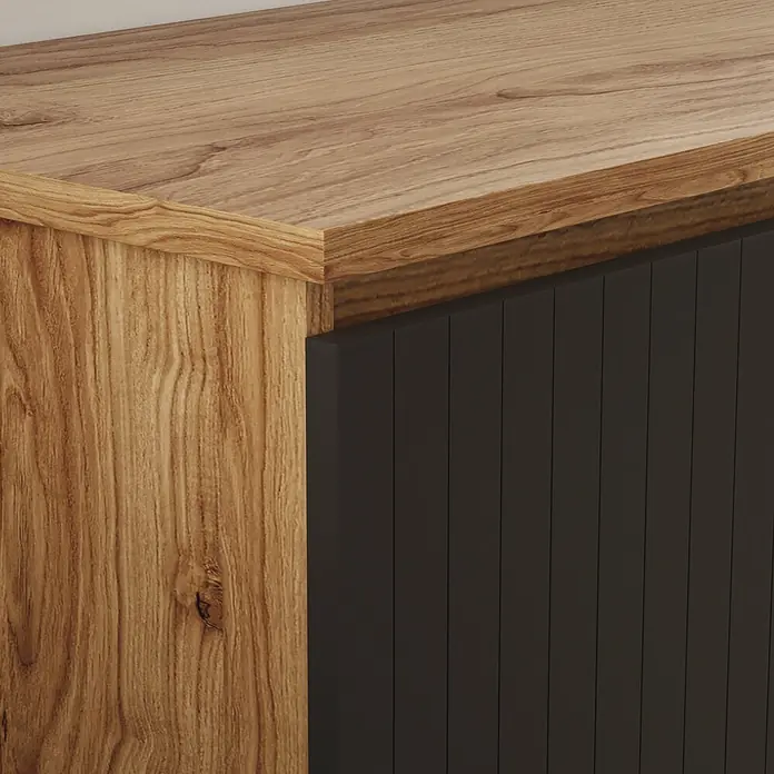 Artysan Conjunto de mueble de baño Zion - Ancho: 80 cm, Teka y negro, 2 pzs. - Esquina de un mueble con acabado de madera clara y panel acanalado gris oscuro.