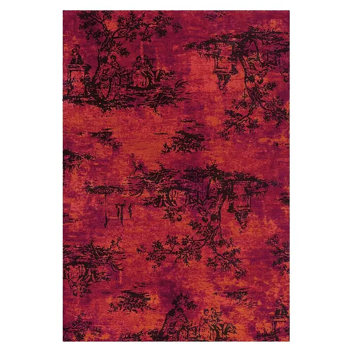 Kayoom Kurzflorteppich Vintage 5206 - Rot, 240 x 170 cm, 100 % Modacryl - Rechteckiger Teppich mit schwarzem Toile-de-Jouy-Muster auf texturiertem rot-violettem Hintergrund, mit pastoralen Szenen von Menschen und Bäumen.