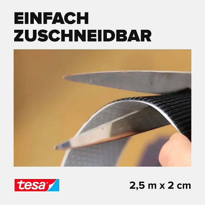 Tesa ON & OFF Klettband - 20 mm x 2,5 m, Weiß - Schwarzes Tesa Klettband wird mit einer Schere geschnitten, was die einfache Zuschneidbarkeit zeigt.