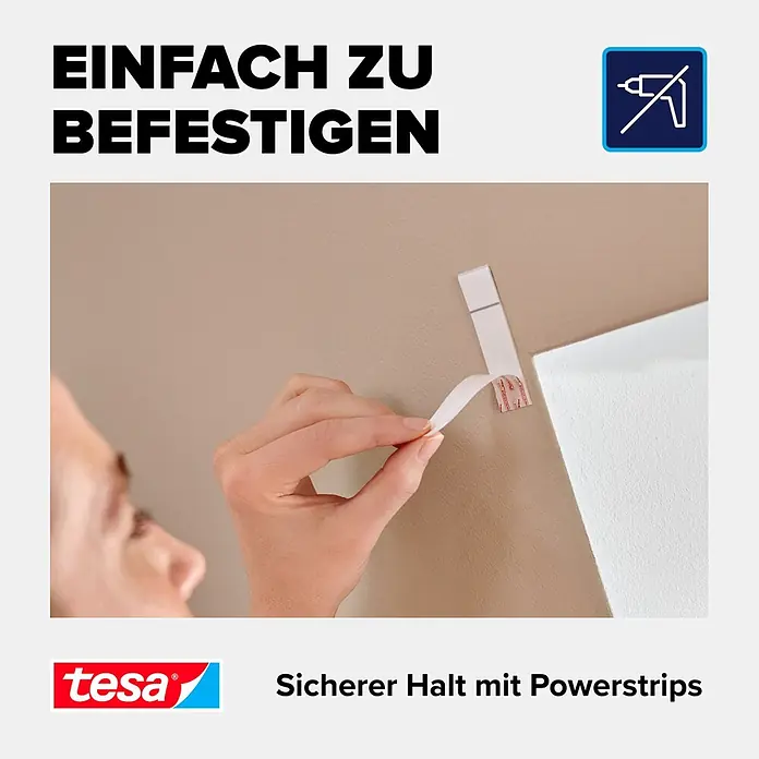 Tesa Insektenschutz-Dachfenster - B x H: 120 x 140 cm, Montage Insektengitter: Kleben - Eine Person bringt Tesa Powerstrips zur bohrfreien Wandmontage an.