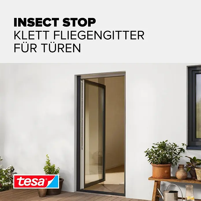 Tesa Insect Stop Insektenschutztür INSECT STOP Klett - B x H: 65 x 220 cm, Montage Insektengitter: Ankletten - tesa Insect Stop Klett Fliegengitter für Türen, an einer geöffneten Terrassentür installiert.