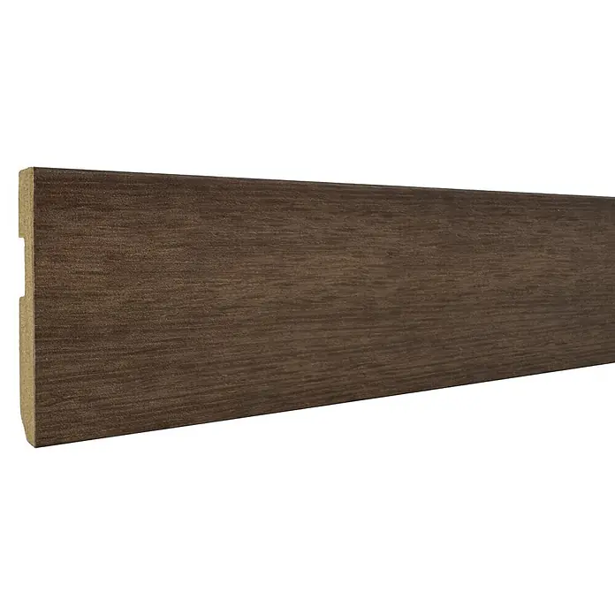 Bariperfil Rodapié Roble Silent - 225 cm x 14 mm x 80 mm, MDF, Roble Silent - Pieza de moldura marrón oscuro con textura de madera, mostrando cara acabada y borde en bruto.