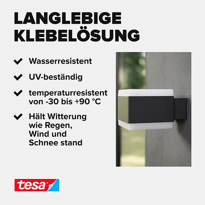 Tesa Ultra Power Klettpad Lock Tape - L x B: 1 m x 25 mm, Schwarz - Eine schwarz-weiße Außenleuchte, sicher mit einer langlebigen Klebelösung an einer Wand befestigt.