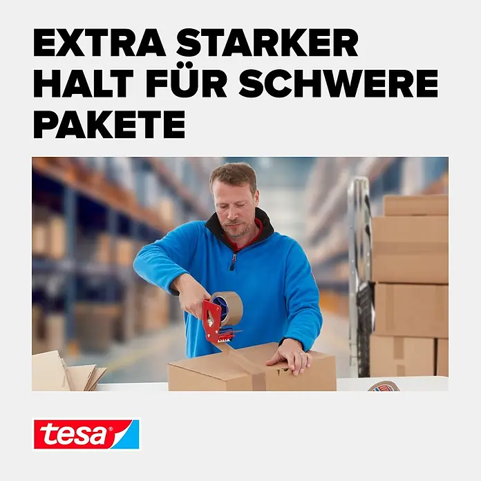 Tesa Pack Paketklebeband Ultra Strong Recycled - Braun, L x B: 66 m x 50 mm - Mann versiegelt ein schweres Paket mit tesa Klebeband und Abroller. Das Paketband bietet extra starken Halt für schwere Artikel.