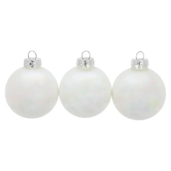 Christbaumkugel-Set Holly & Jolly - Dazzling Snow, Glas, 20 Stk., 6 cm - Drei weiße, schillernde Weihnachtskugeln mit silbernen Aufhängern.