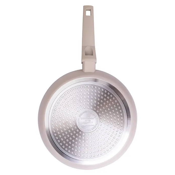 Fackelmann Pfanne Pamela Reif Kollektion Shell Wabenboden - Durchmesser: 24 cm, Beige - Bratpfanne mit hellbeigem Griff und metallischem Boden mit gepunktetem Muster.