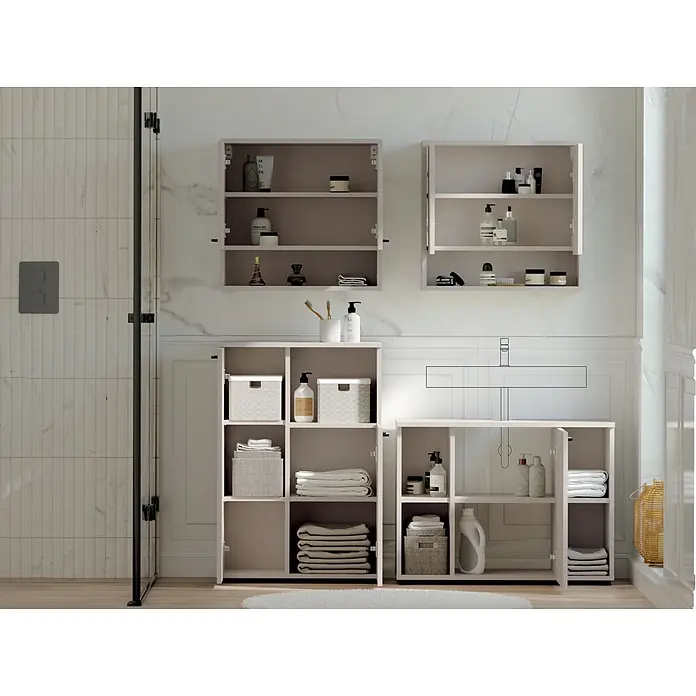 Respekta Badmöbel-Set Lina - Gesamtbreite Badmöbel: 155 cm, Kaschmir, Matt, Mit Beleuchtung, 4 -tlg. - Helle beige Badezimmerschränke bieten vielfältige Aufbewahrungslösungen, darunter Wand- und Stehregale für Toilettenartikel und Handtücher.