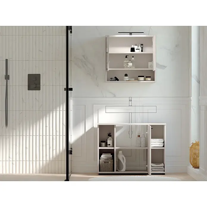 Respekta Badmöbel-Set Lina - Gesamtbreite Badmöbel: 80 cm, Kaschmir, Matt, Mit Beleuchtung - Weißer Bad-Hängeschrank und passende offene Waschtischunterlage mit Toilettenartikeln und Handtüchern in einem modernen Bad.