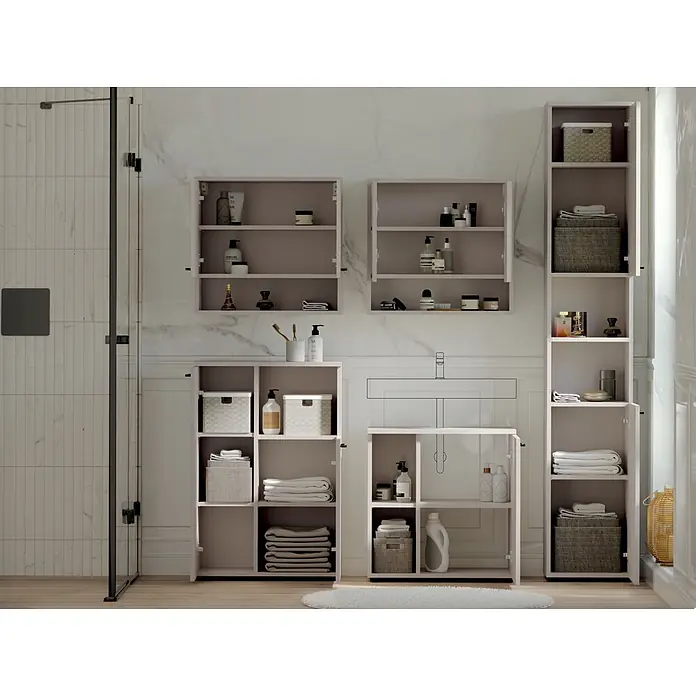 Respekta Badmöbel-Set Lina - Gesamtbreite Badmöbel: 185 cm, Kaschmir, Matt, Ohne Beleuchtung - Helle graue Badezimmerschränke, teils offen, zeigen Toilettenartikel, Handtücher und Körbe in einer modernen Badumgebung mit Dusche.