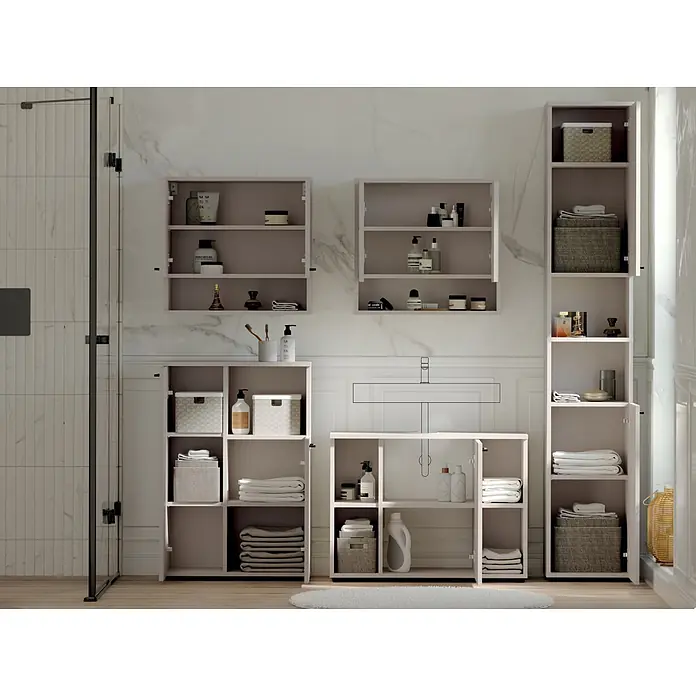 Respekta Badmöbel-Set Lina - Gesamtbreite Badmöbel: 205 cm, Kaschmir, Matt, Ohne Beleuchtung - Hellfarbene modulare Badschränke, teils offen, zeigen Handtücher, Toilettenartikel und Körbe in einem modernen Badezimmer.