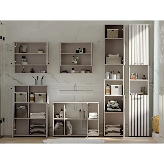 Respekta Badmöbel-Set Lina - Gesamtbreite Badmöbel: 255 cm, Kaschmir, Matt, Ohne Beleuchtung - Modulare Badezimmerschränke in hellem Taupe mit Regalen, Türen und offenen Fächern, organisiert mit Pflegeprodukten und Handtüchern.