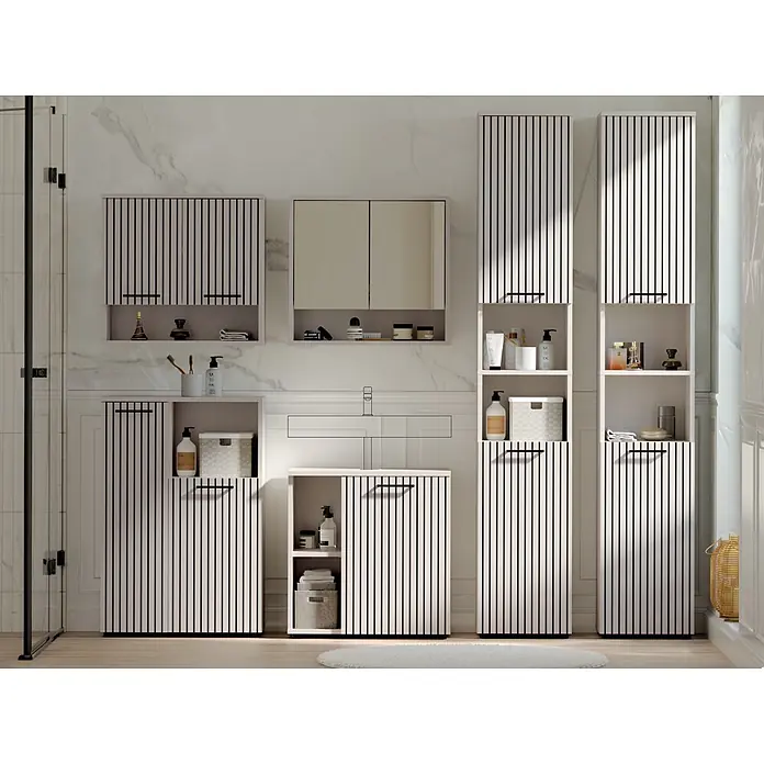 Respekta Badmöbel-Set Lina - Gesamtbreite Badmöbel: 235 cm, Kaschmir, Matt, Ohne Beleuchtung - Helle beige Lamellen-Badezimmerschränke und Spiegelschrank in einem modernen Bad, mit Badutensilien.