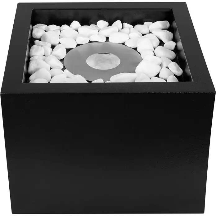 Bysil Kaminofen - Material Verkleidung: Stahl, Schwarz - Schwarzer Bioethanol-Tischkamin mit weißen Dekosteinen und silbernem Brenner.