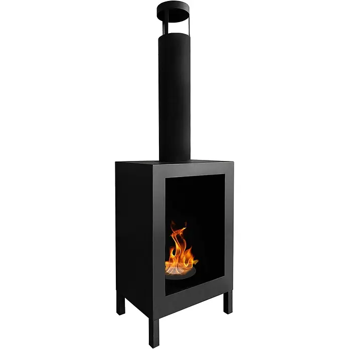 Bysil Kaminofen - Material Verkleidung: Stahl, Schwarz - Schwarzer Metall-Außenkamin mit hohem Schornstein und quadratischem Sockel, der orangefarbene Flammen zeigt.