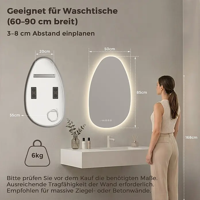 LED Badspiegel 85 x 50 cm, asymmetrisch, 3 Lichtfarben, dimmbar, Bluetooth -  - Beleuchteter Badezimmerspiegel (85x50 cm) unregelmäßiger Form über einem Waschbecken, mit Person zur Größenangabe. Montagendetails und Gewicht sind ebenfalls gezeigt.