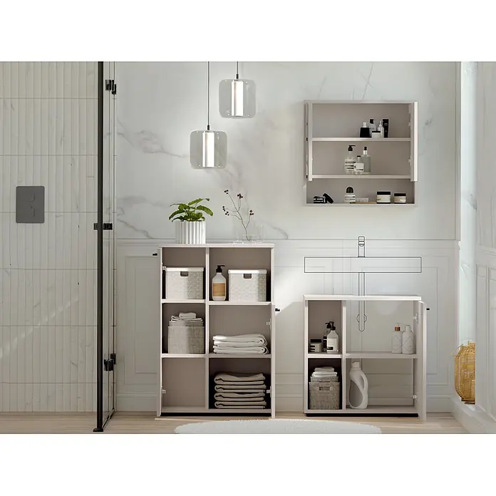 Respekta Badmöbel-Set Lina - Gesamtbreite Badmöbel: 135 cm, Kaschmir, Matt, Ohne Beleuchtung, 3 -tlg. - Helle offene Würfelregale für das Badezimmer, gefüllt mit Toilettenartikeln, Handtüchern und Körben.