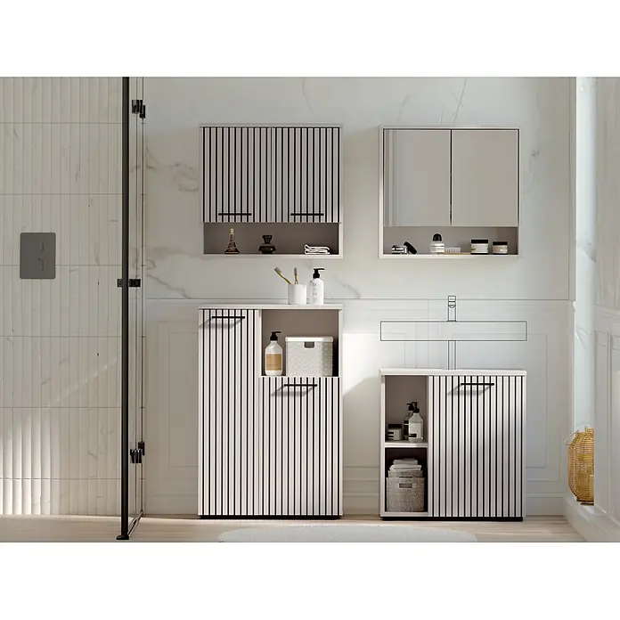 Respekta Badmöbel-Set Lina - Gesamtbreite Badmöbel: 135 cm, Kaschmir, Matt, Ohne Beleuchtung, 4 -tlg. - Hellbeige Badmöbel mit schwarzen vertikalen Lamellenfronten und Griffen im Badezimmer.