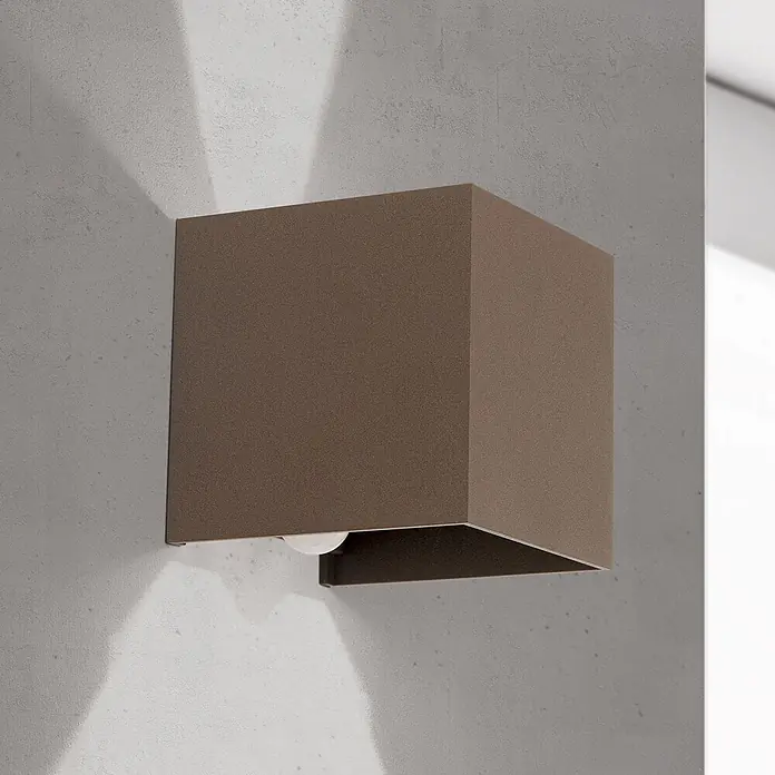 Orion Leuchten LED-Sensor-Außenwandleuchte Cube - 13 W, L x B x H: 10 x 10 x 10 cm, Corten, Klar, Warmweiß - Bronze Wandleuchte, quadratisch, an der Wand montiert, wirft Licht nach oben und unten.